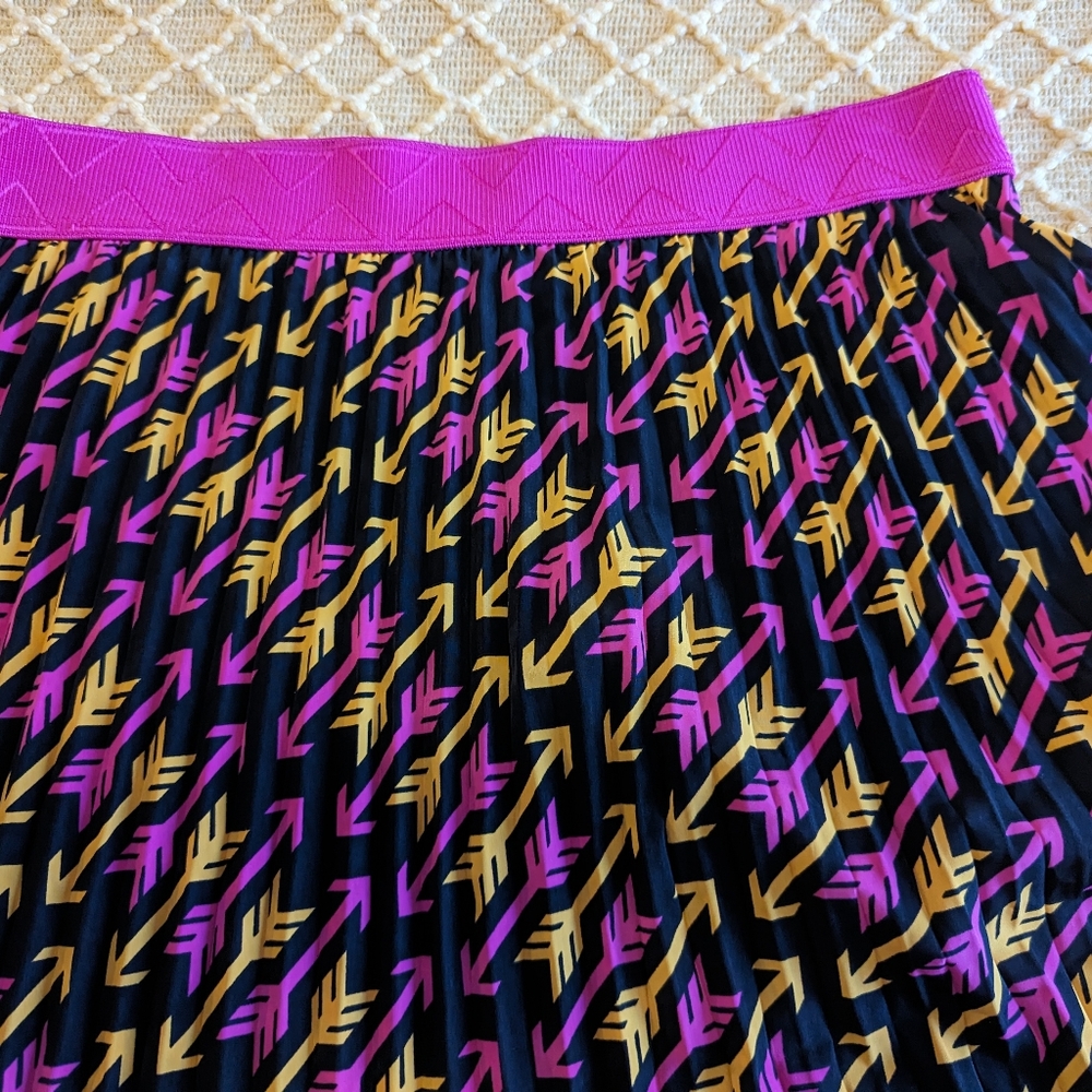 LulaRoe Women's Arrow Skirt L